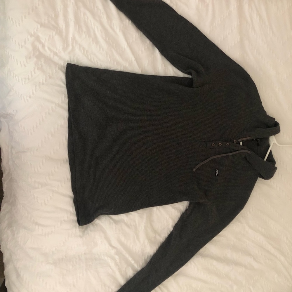 Im selling a sweatshirt!